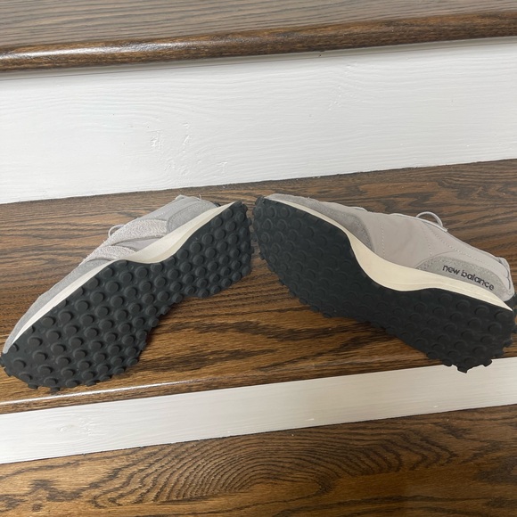 New Balance 327 Gray and White Women's Sneakers - Picture 3 of 5